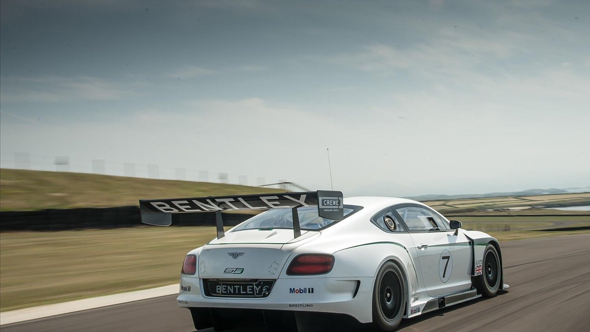 九游电竞官网-意大利马术队在2024年国际马术联合会障碍赛世界巡回赛中获得团体第四名，展现出色表现。