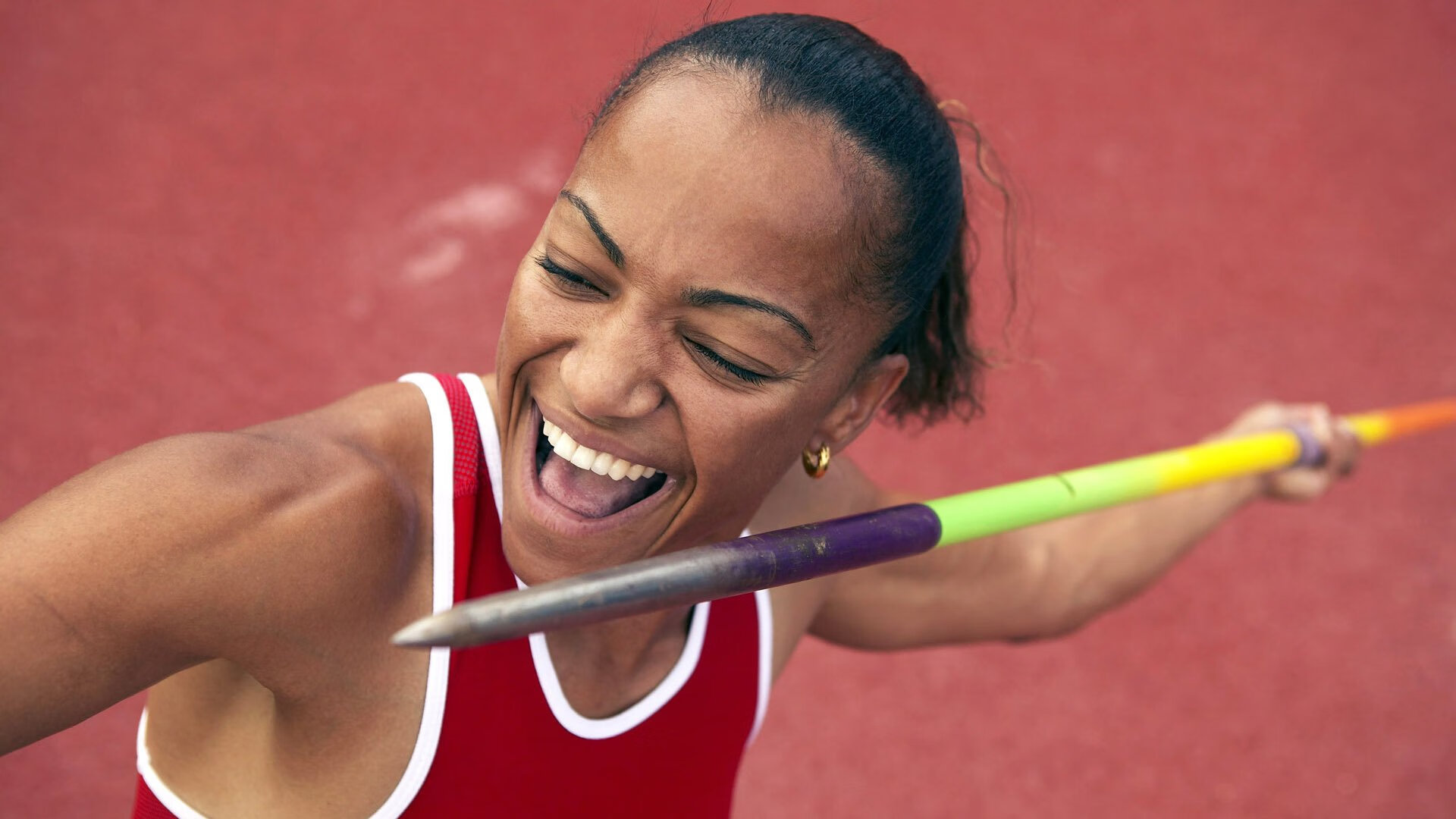 跳水决赛吉尔吉斯斯坦选手奋力冲刺，吉尔吉斯斯坦奥运冠军